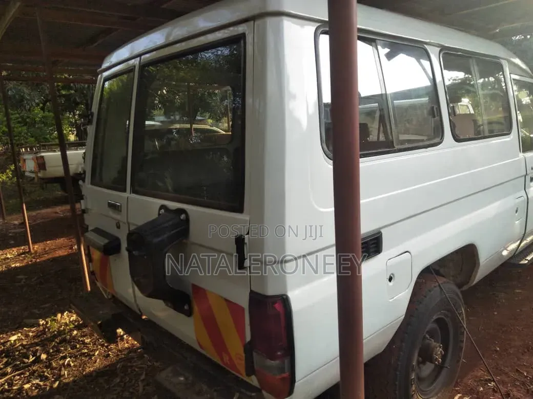 Toyota Land Cruiser 70 1989 White