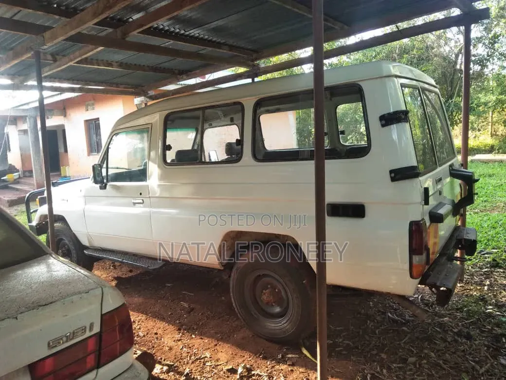 Toyota Land Cruiser 70 1989 White