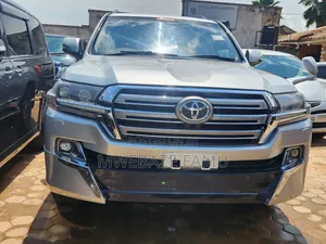 Toyota Land Cruiser 2017 Silver