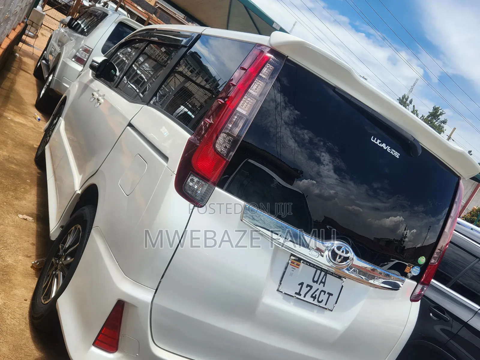 Toyota Noah 2015