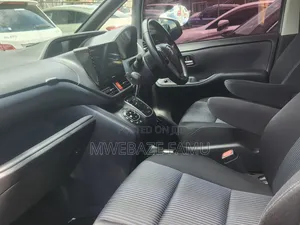 Toyota Noah 2015