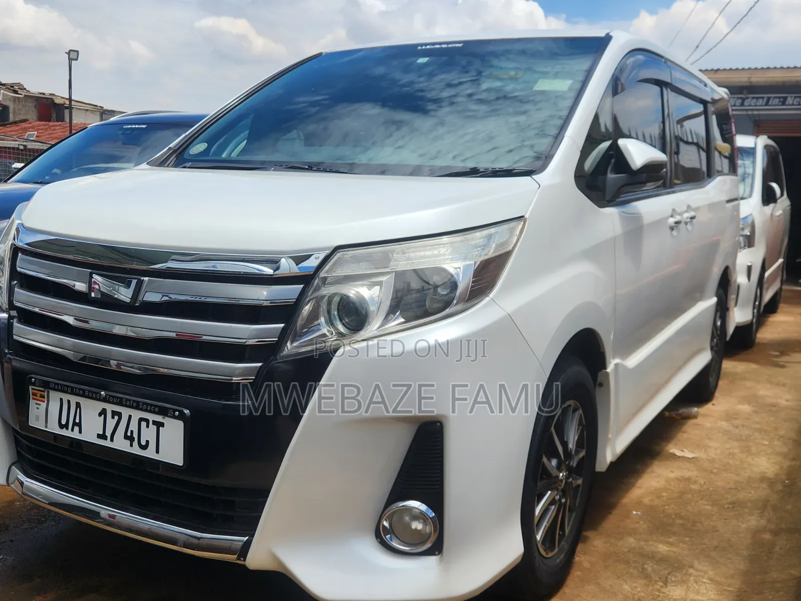 Toyota Noah 2015