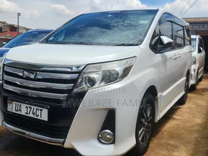 Toyota Noah 2015