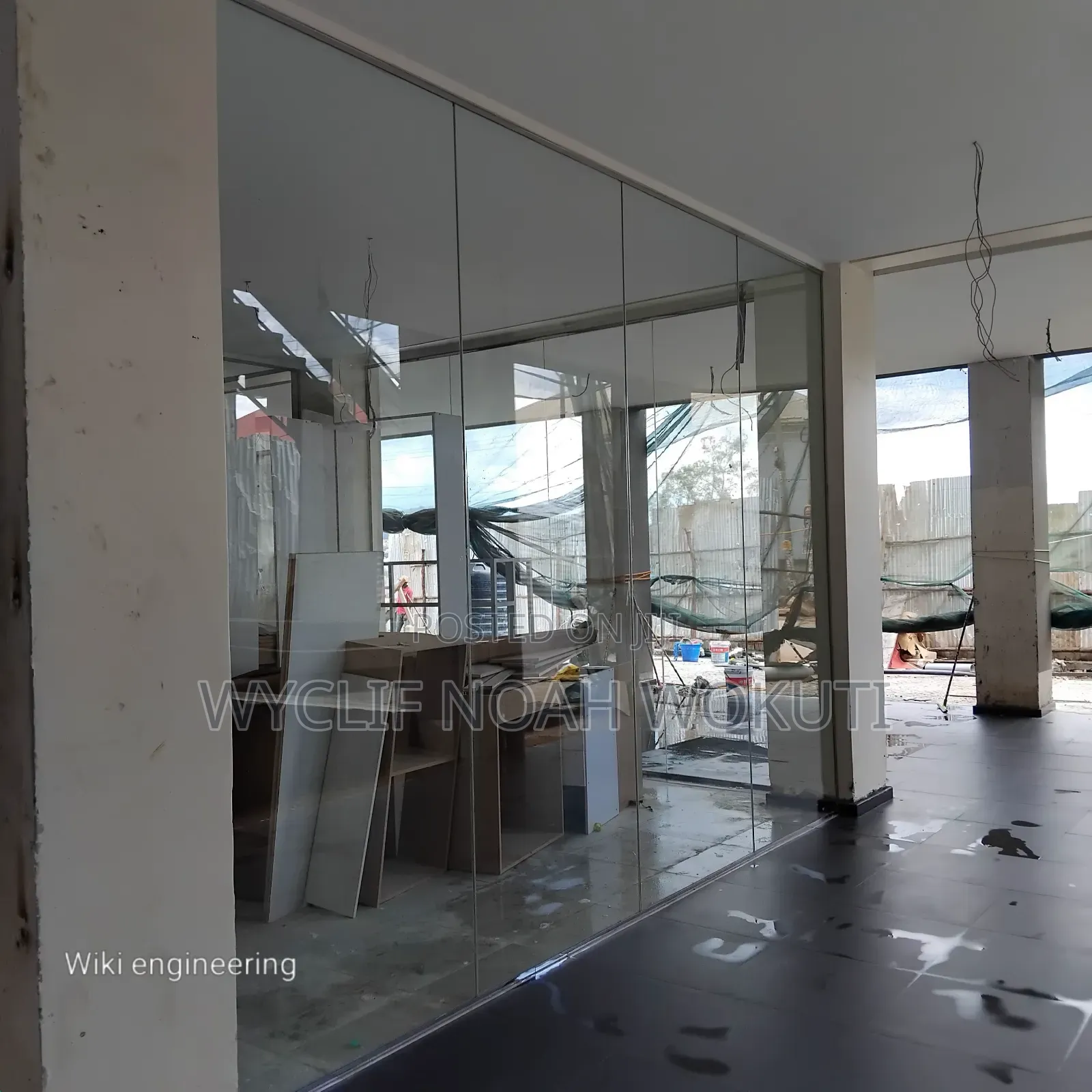 Frameless Office Partition