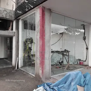 Frameless Office Partition