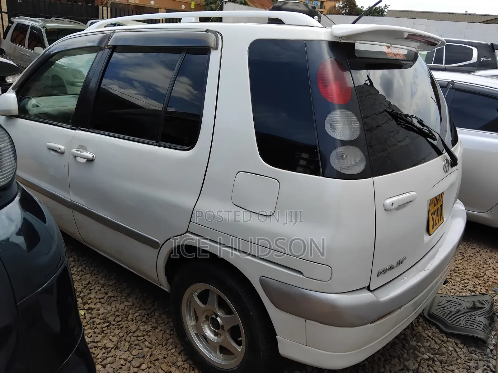 Toyota Raum 2002 White