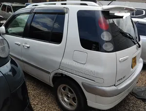 Toyota Raum 2002 White