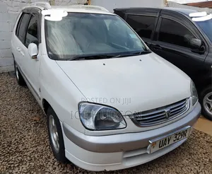 Toyota Raum 2002 White
