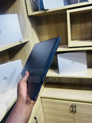 Laptop HP Dragonfly G3 8GB Intel Core i5 SSD 256GB