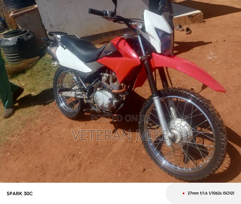 Honda XL 125 2012 Red