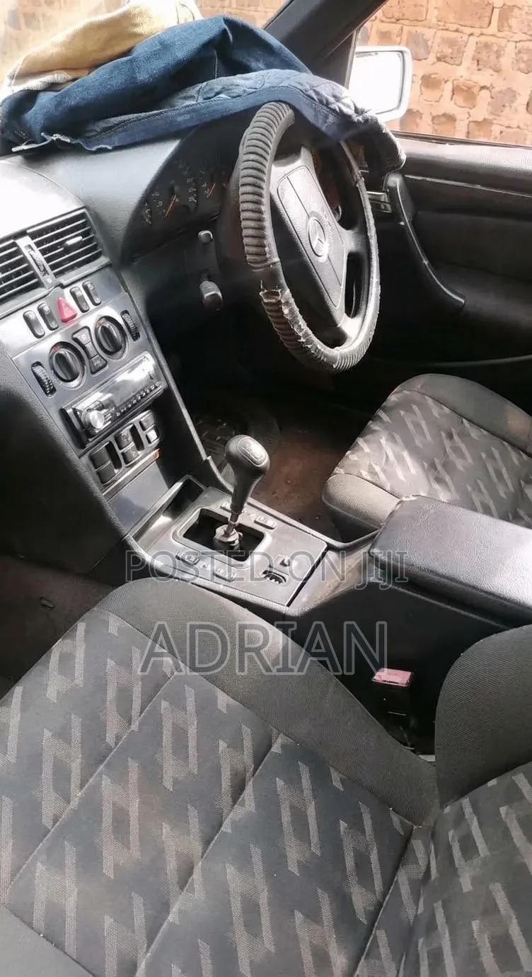 Mercedes-Benz C200 2010 Silver