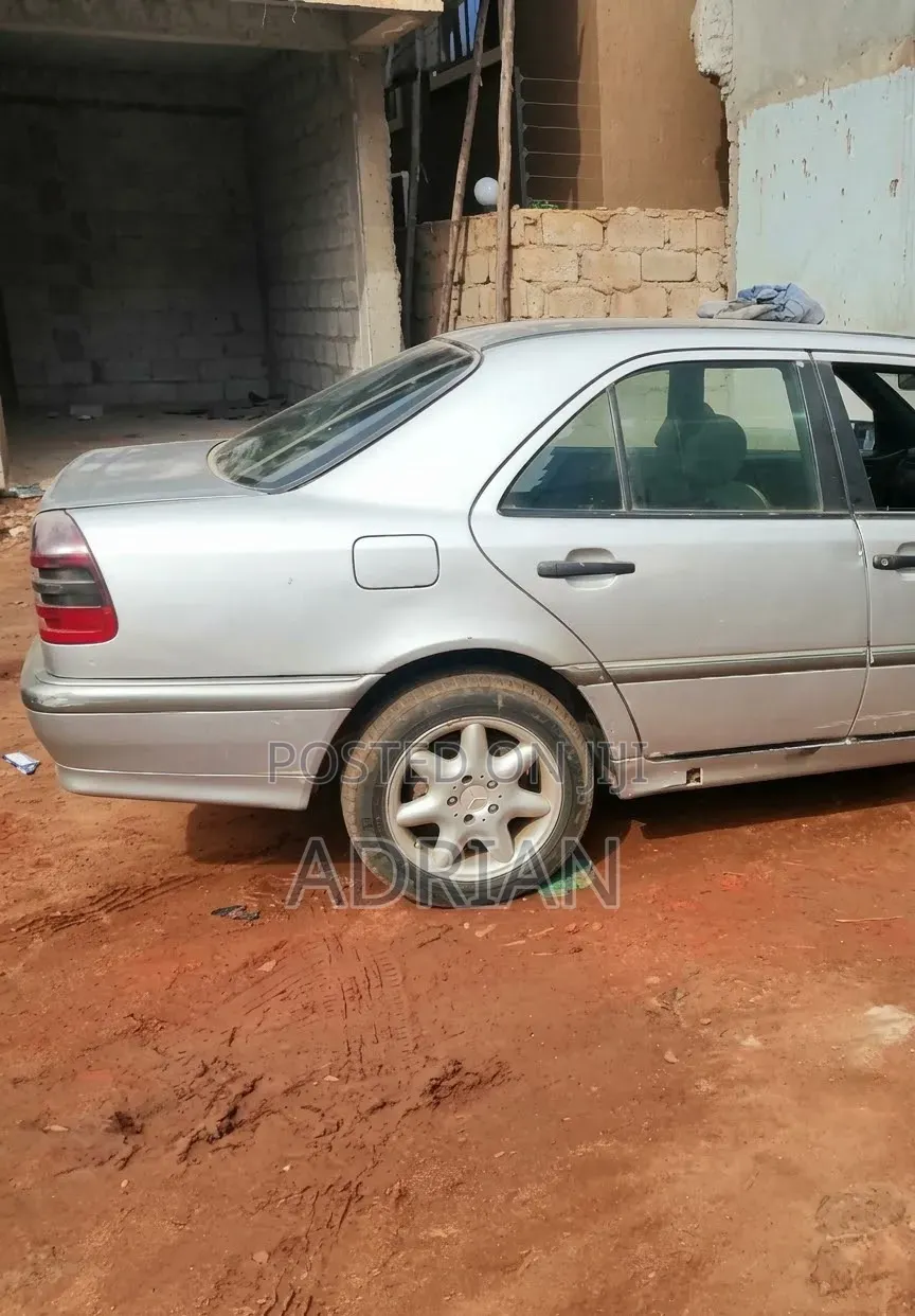Mercedes-Benz C200 2010 Silver
