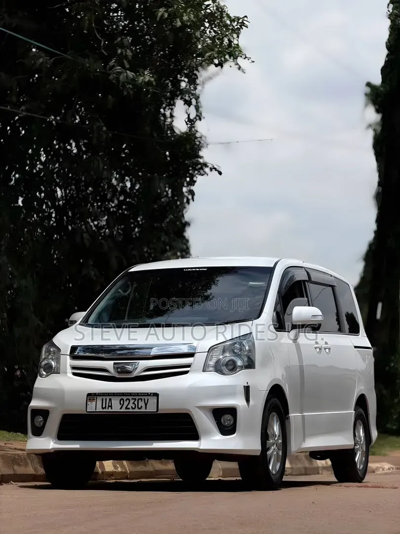 Toyota Noah 2013 White