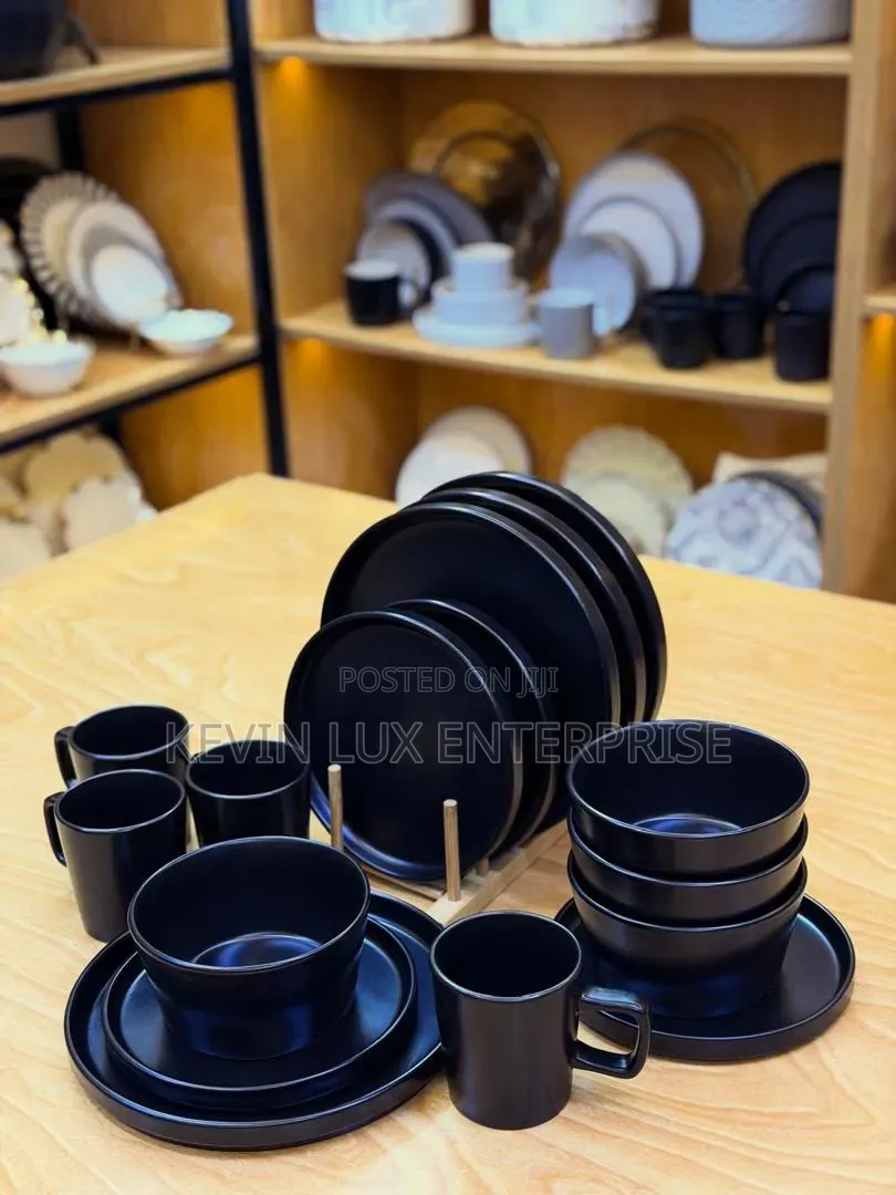 16pc Polished Black Dinner Set