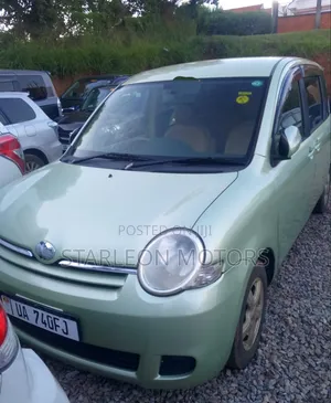 Toyota Sienta 1.5 AWD 2012 Green