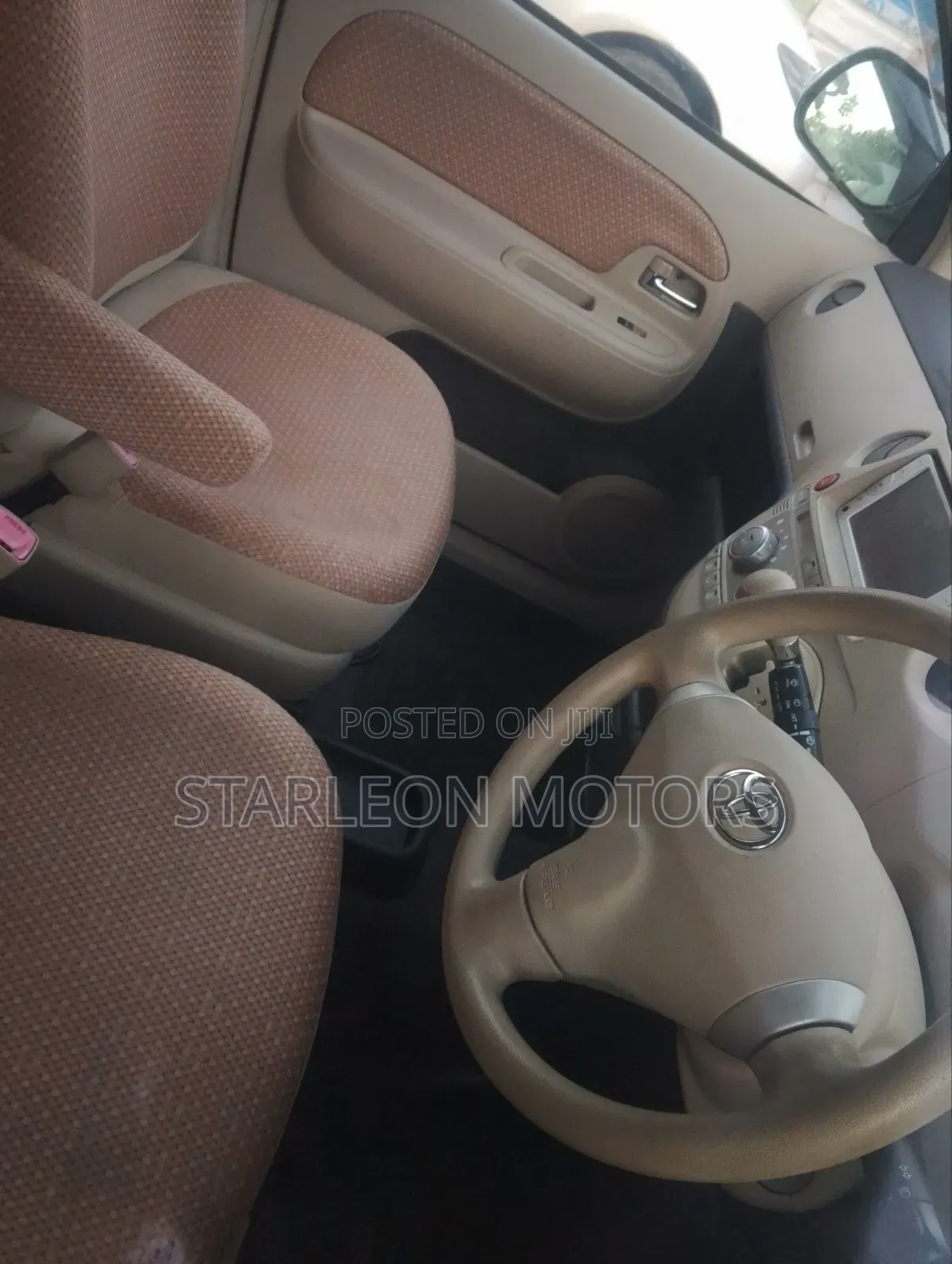 Toyota Sienta 1.5 AWD 2012 Green