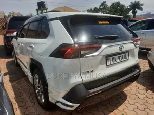 Toyota RAV4 2022 Silver