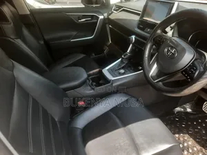 Toyota RAV4 2022 Silver