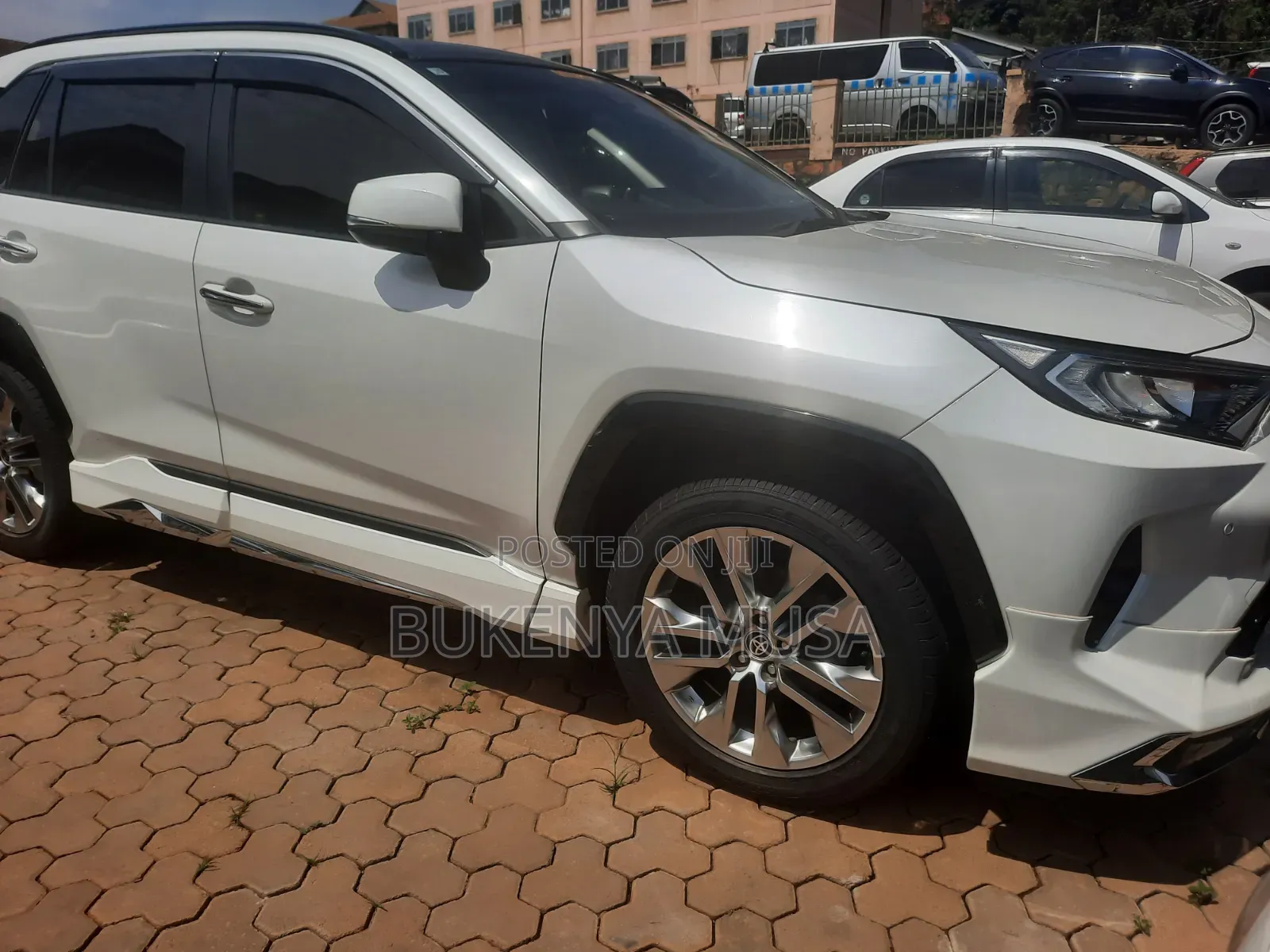 Toyota RAV4 2022 Silver