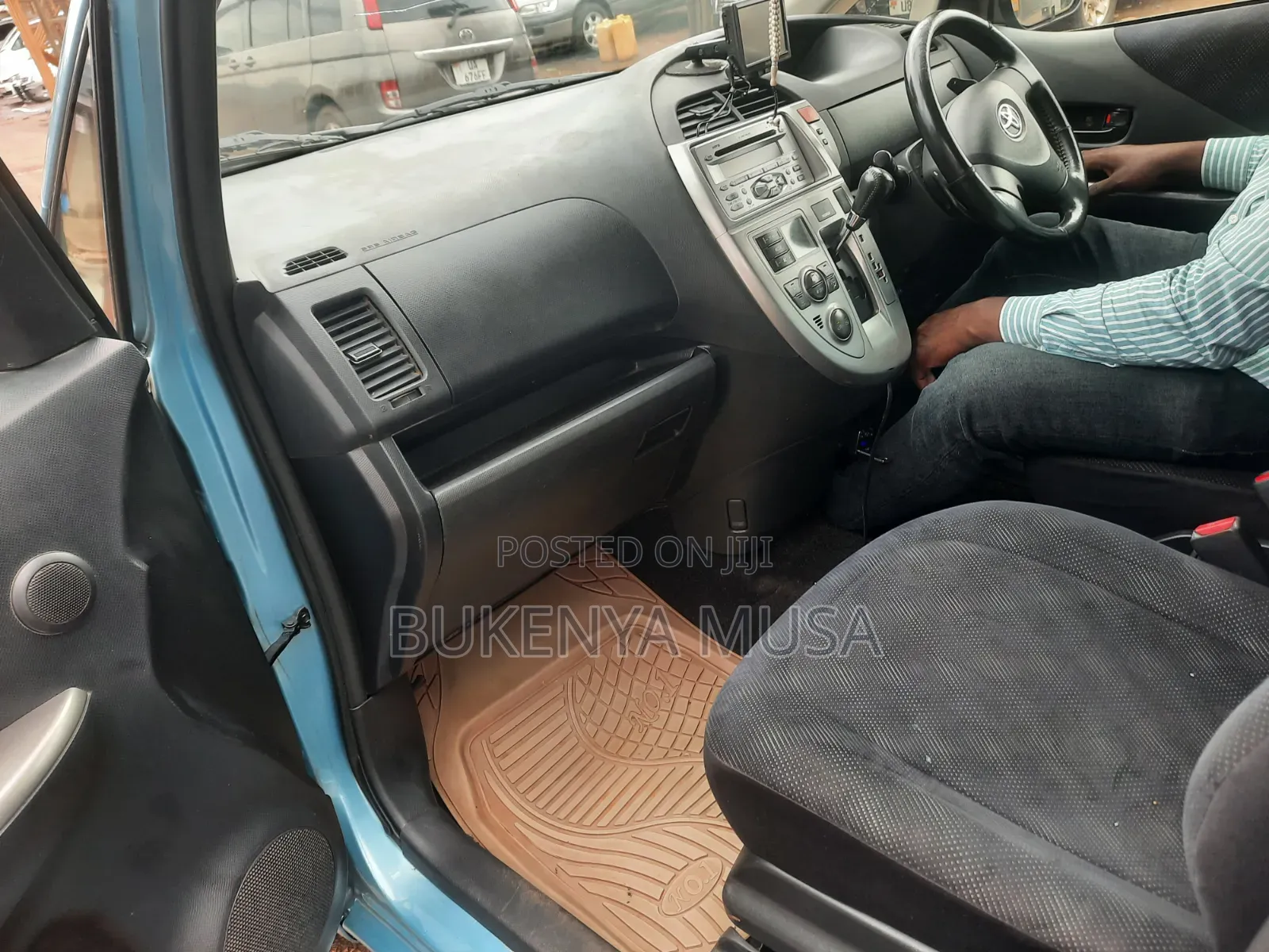 Toyota Ractis 2008 Blue