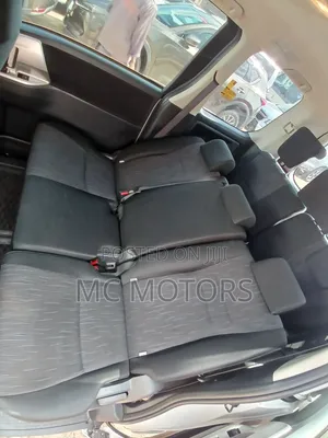 Toyota Noah 2.0 143hp AWD (8 Seater) 2013 White