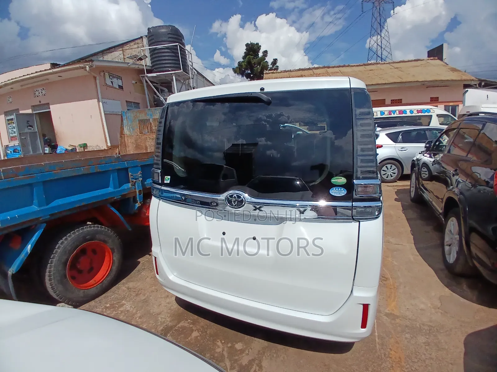 Toyota Voxy V 2WD 8-Seater 2018 White