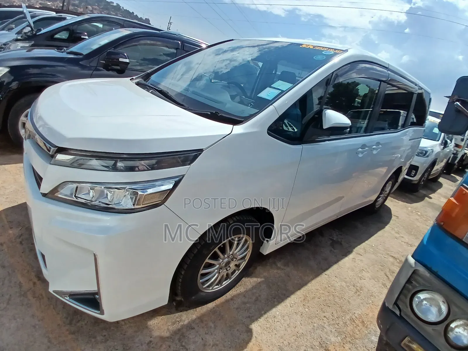 Toyota Voxy V 2WD 8-Seater 2018 White