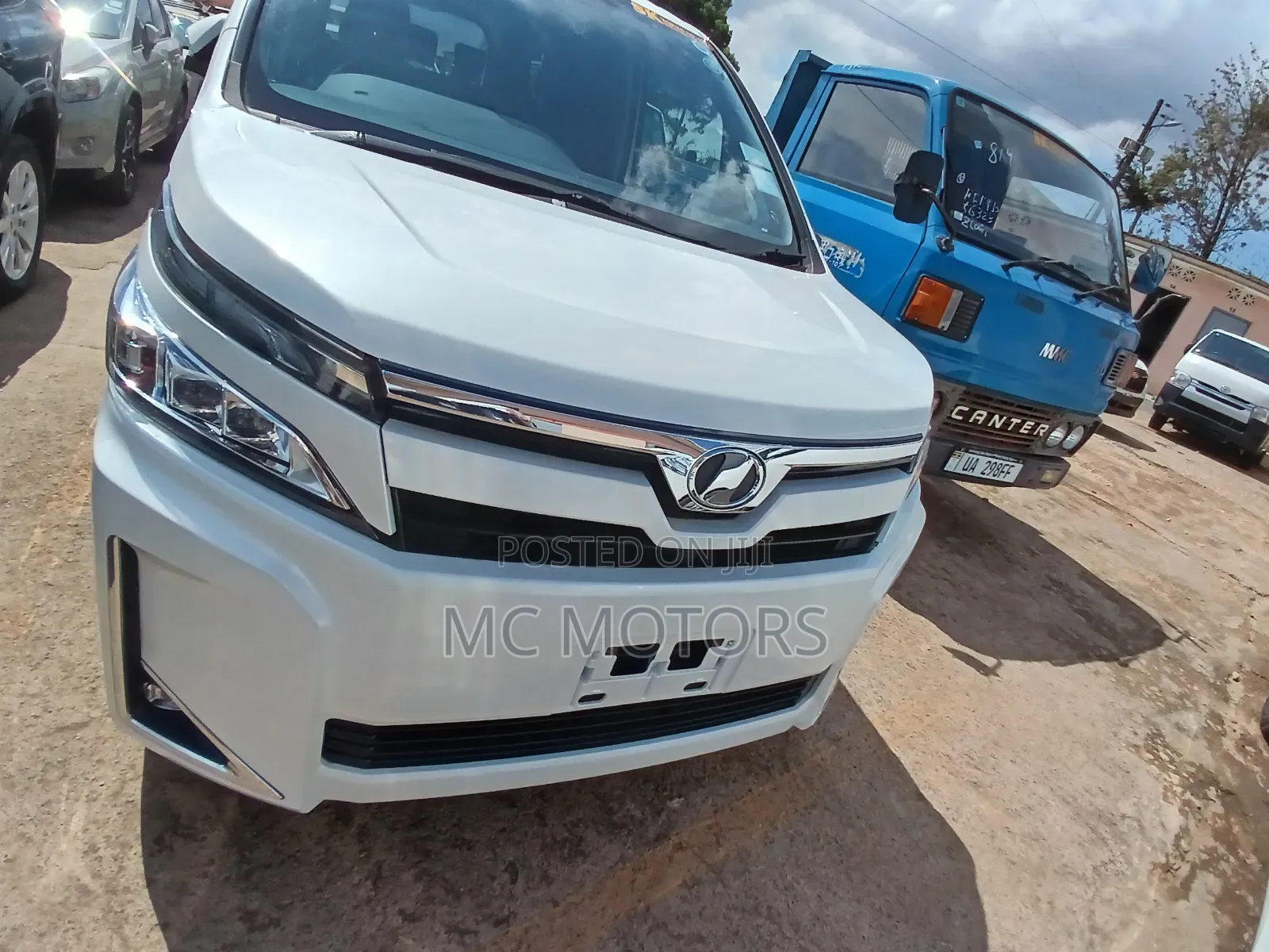 Toyota Voxy V 2WD 8-Seater 2018 White