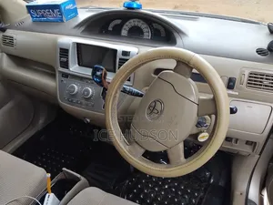 Toyota Raum 2006