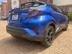 Toyota C-HR 2020 Blue