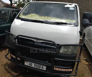 Toyota HiAce 2010 White