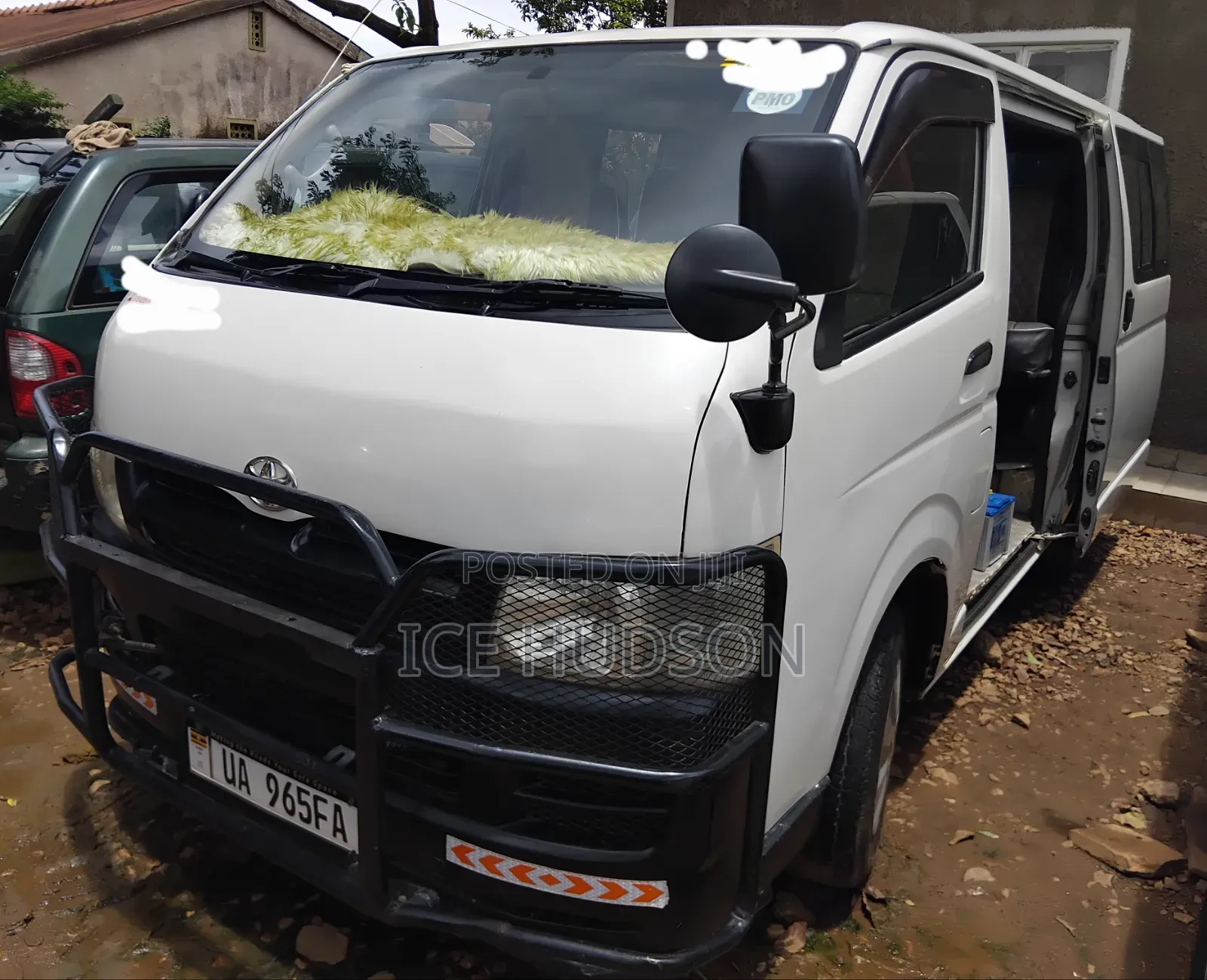 Toyota HiAce 2010 White
