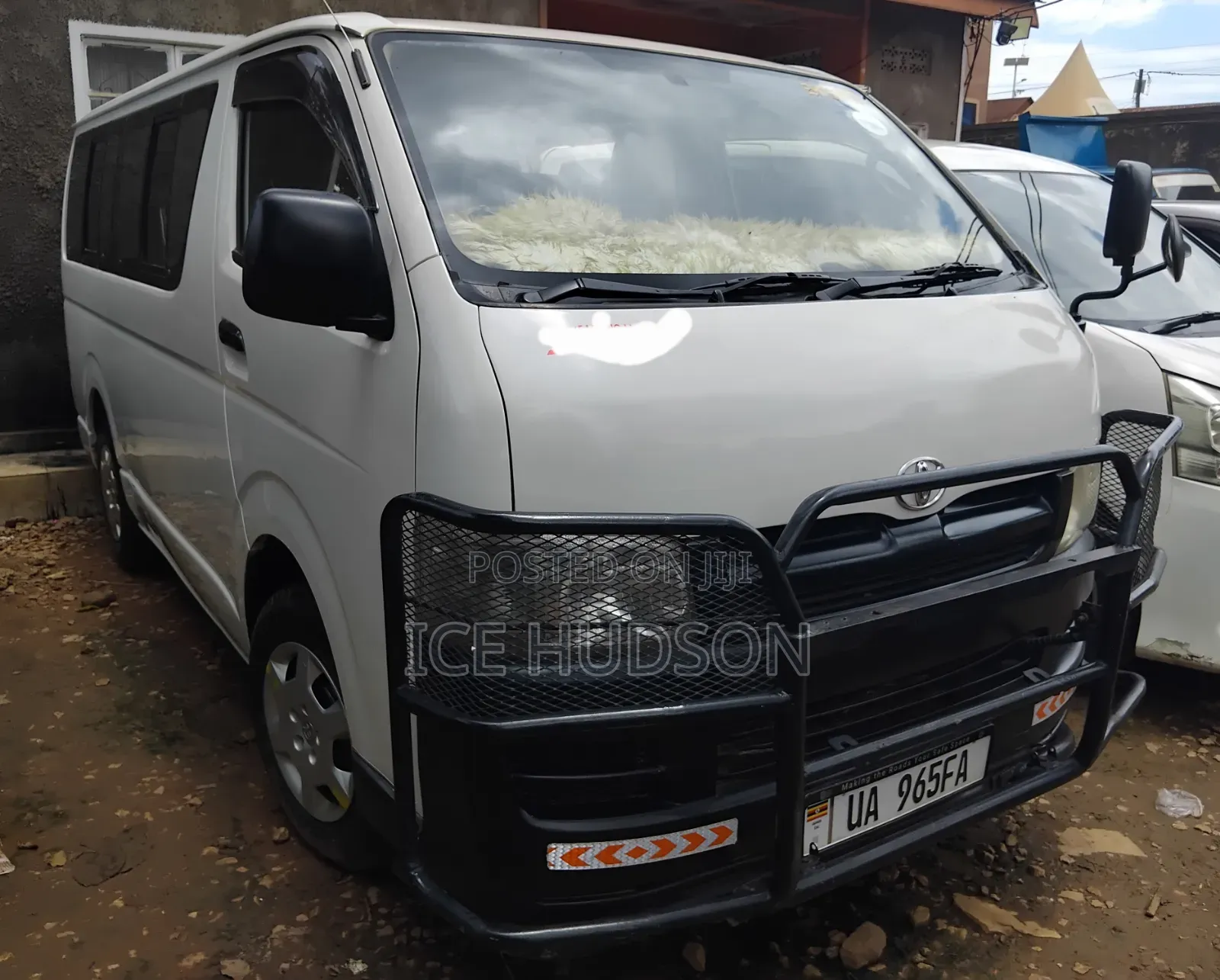Toyota HiAce 2010 White