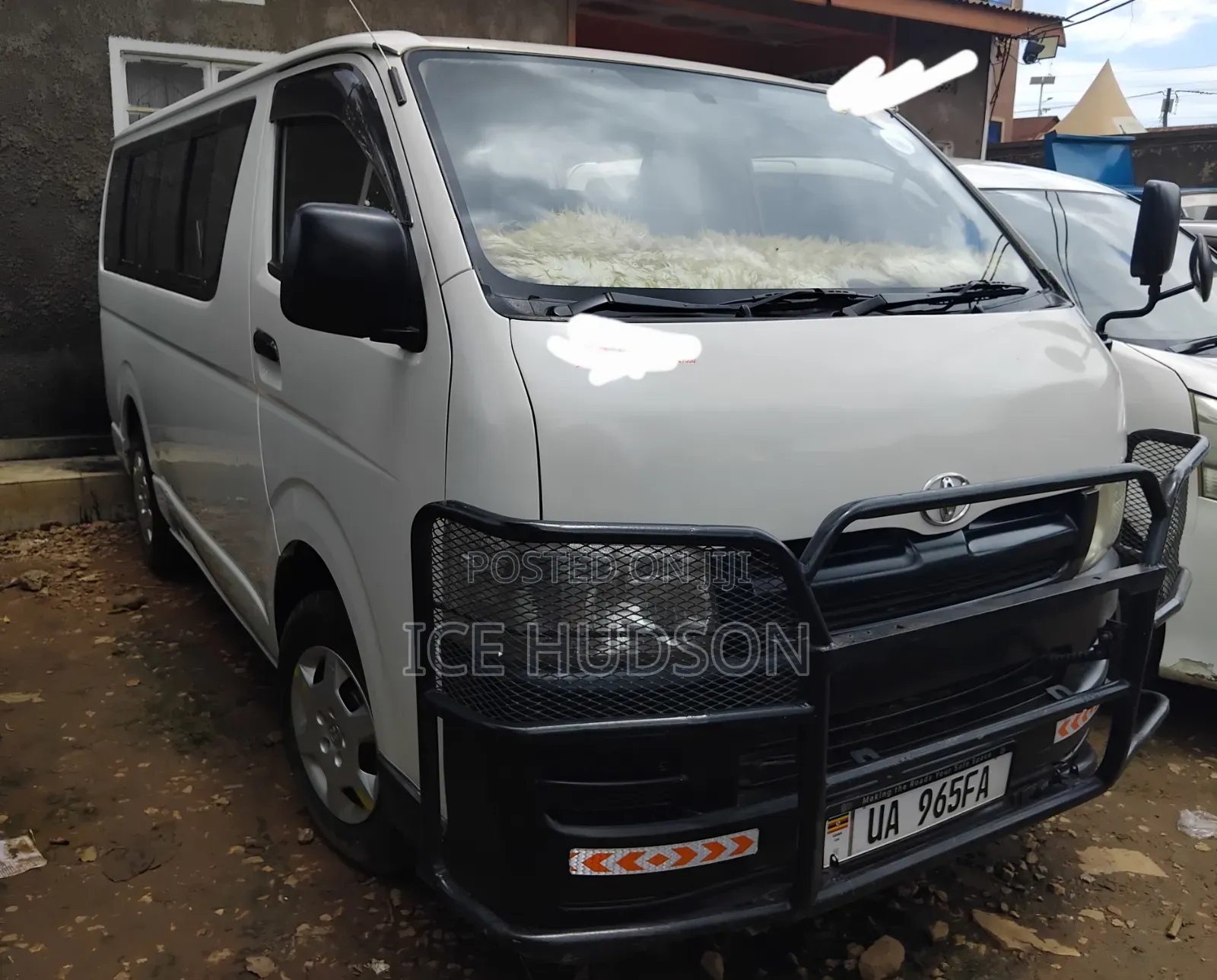 Toyota HiAce 2010 White