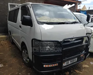 Toyota HiAce 2010 White