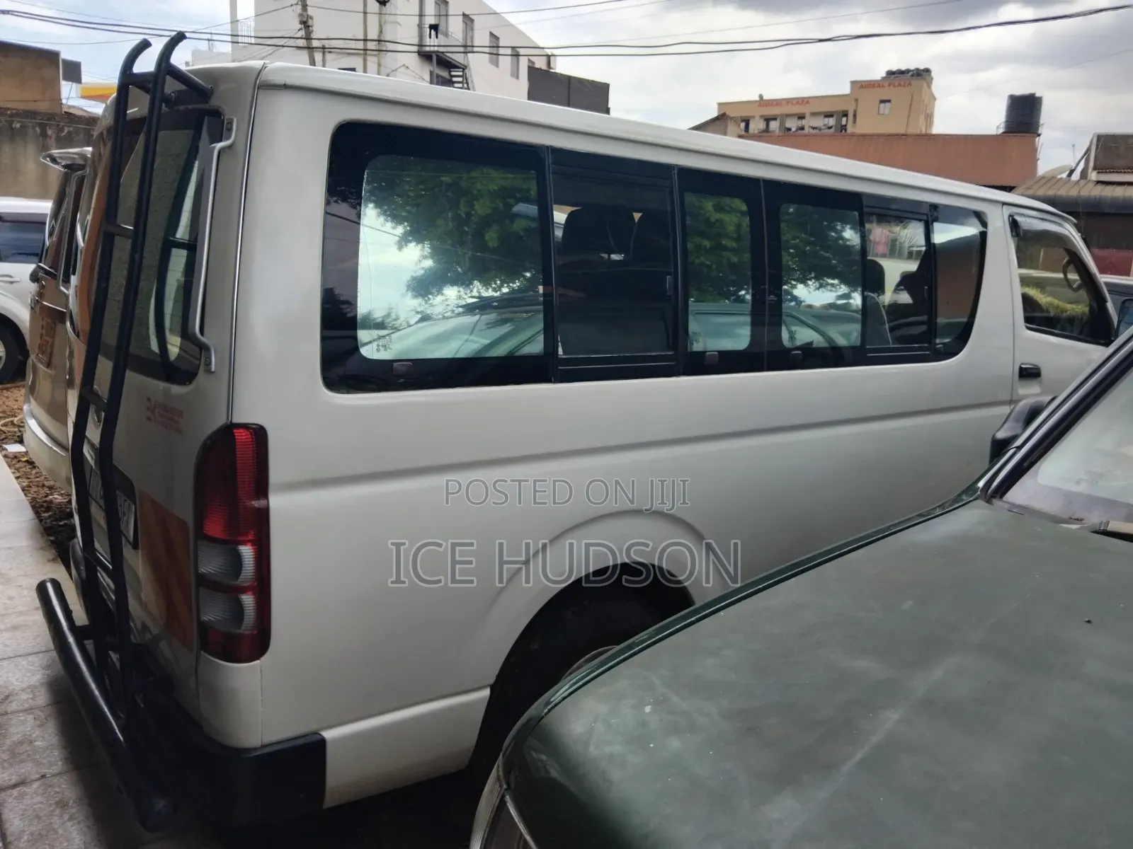 Toyota HiAce 2010 White