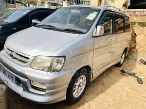 Toyota Noah 2001