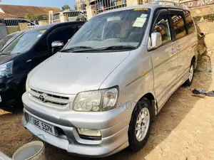Toyota Noah 2001