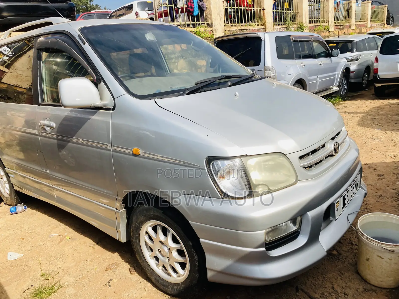 Toyota Noah 2001