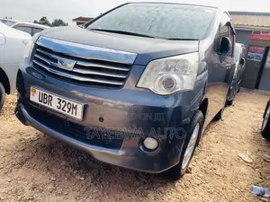 Toyota Noah 2011