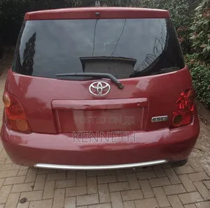 Toyota IST 2002 Maroon