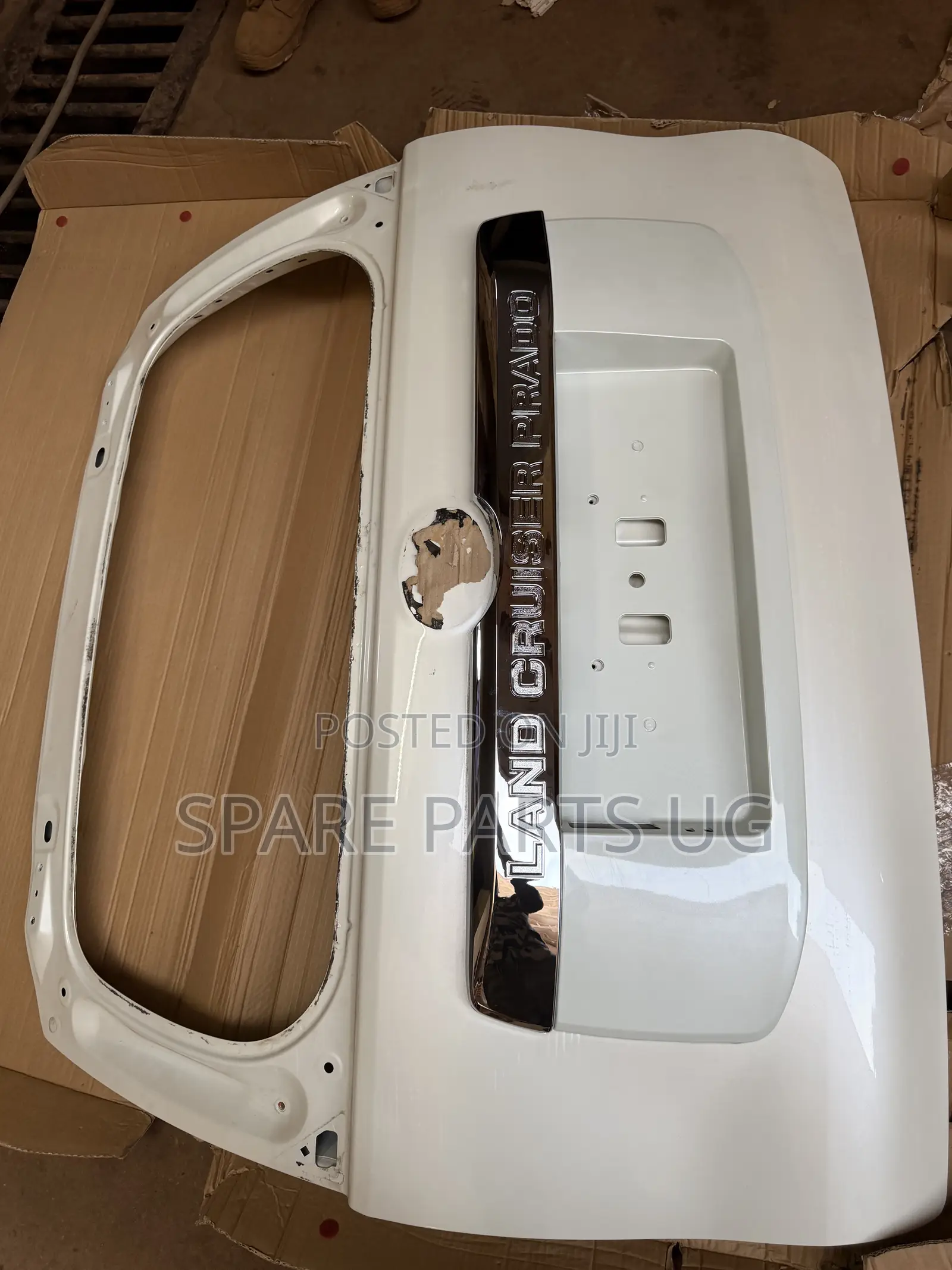 Landcruiser Prado FJ150 ( Kaweesi ) Rear Tailgate Boot