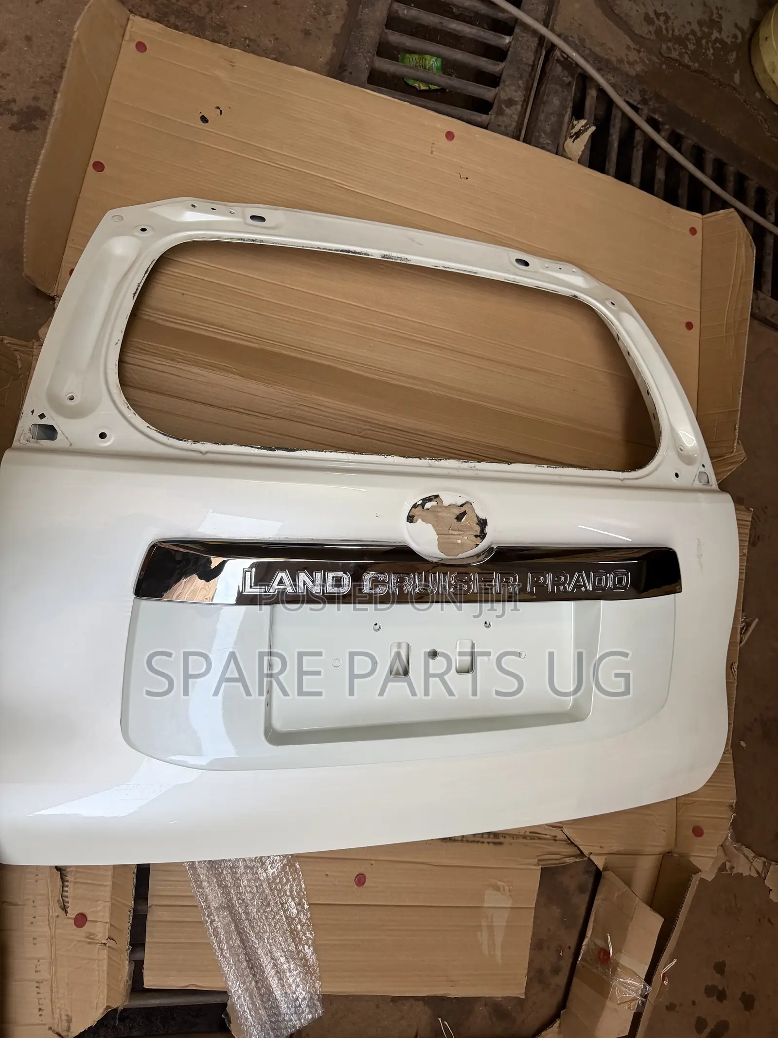 Landcruiser Prado FJ150 ( Kaweesi ) Rear Tailgate Boot