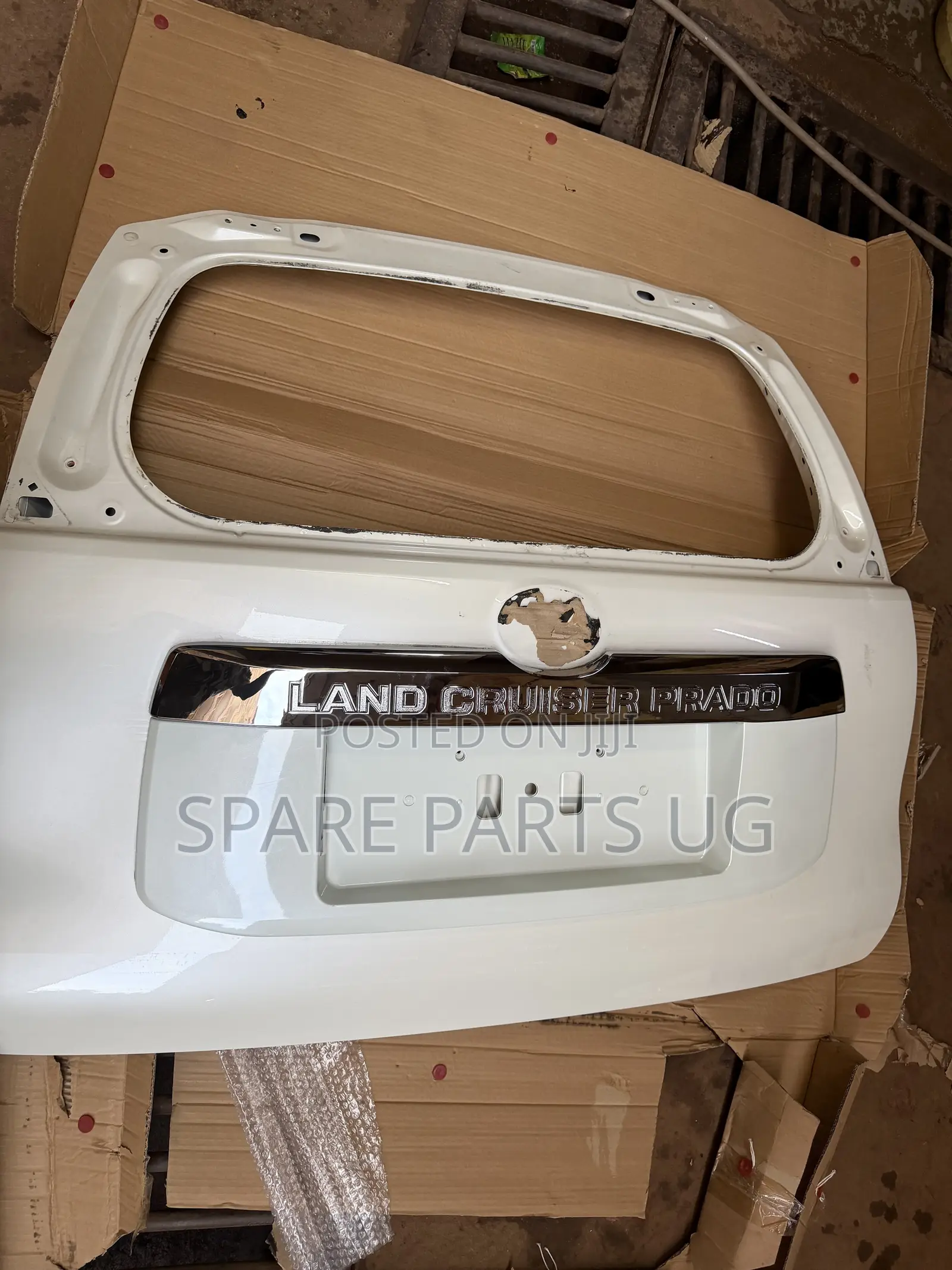 Landcruiser Prado FJ150 ( Kaweesi ) Rear Tailgate Boot