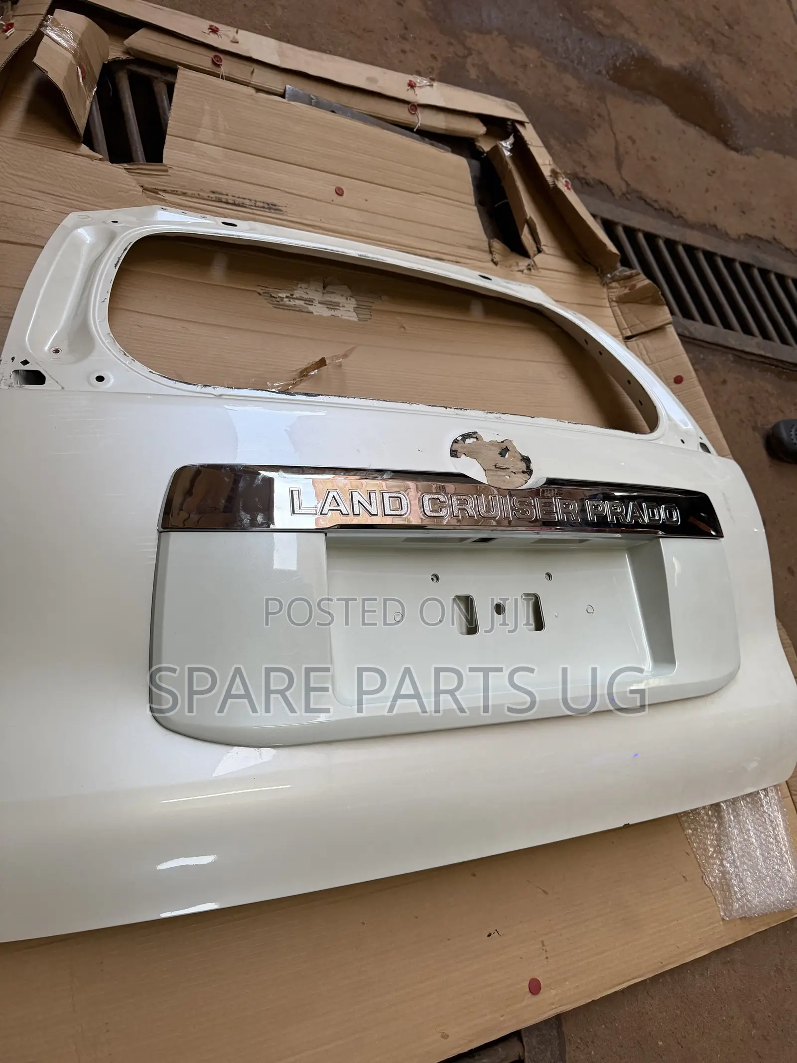 Landcruiser Prado FJ150 ( Kaweesi ) Rear Tailgate Boot