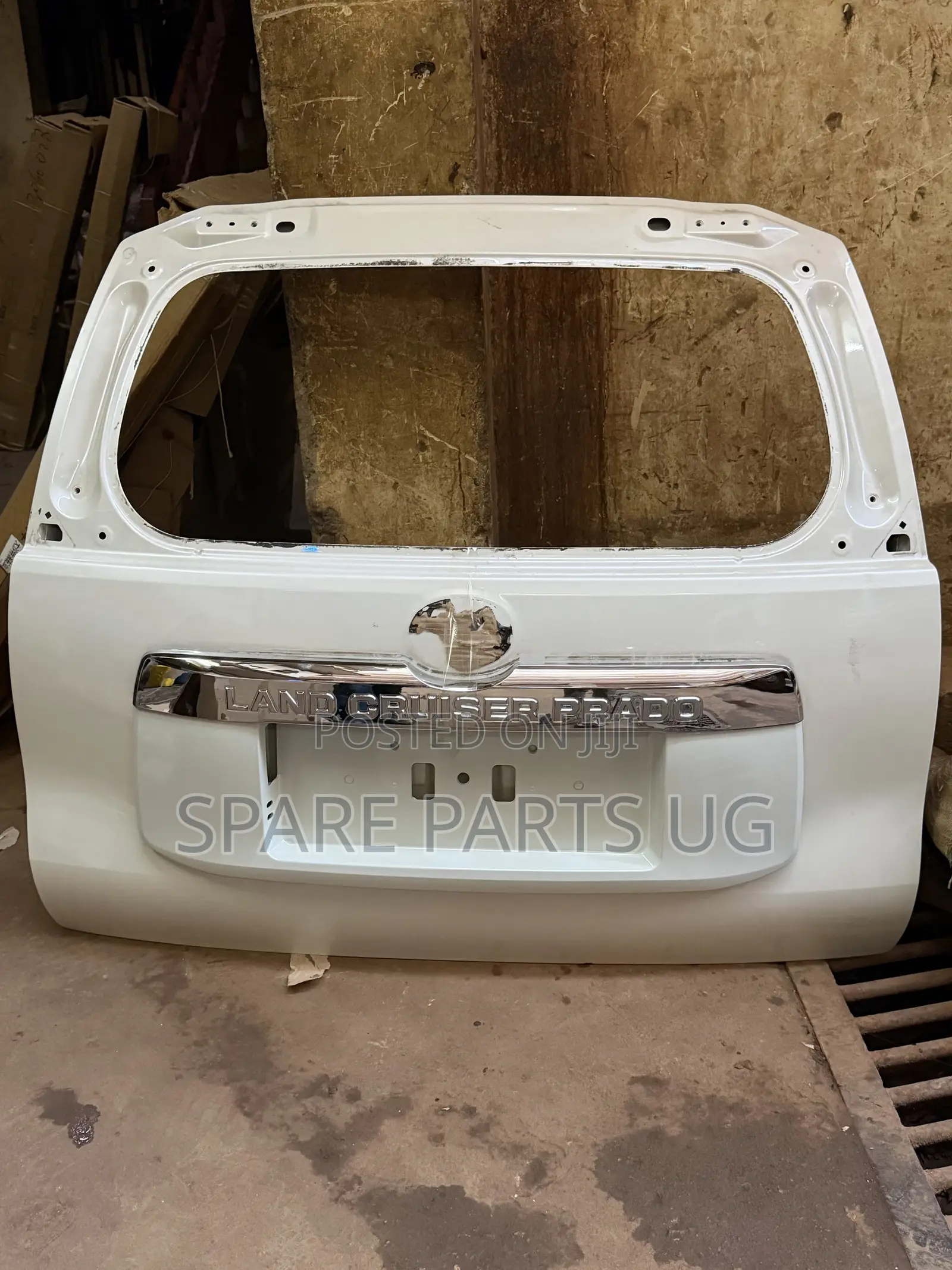 Landcruiser Prado FJ150 ( Kaweesi ) Rear Tailgate Boot