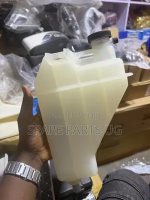 Hilux Vigo 5L Radiator Tank
