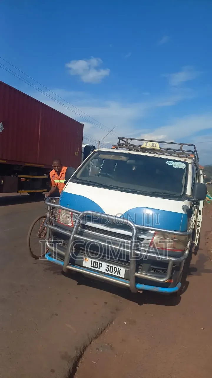 Toyota HiAce 2010 White