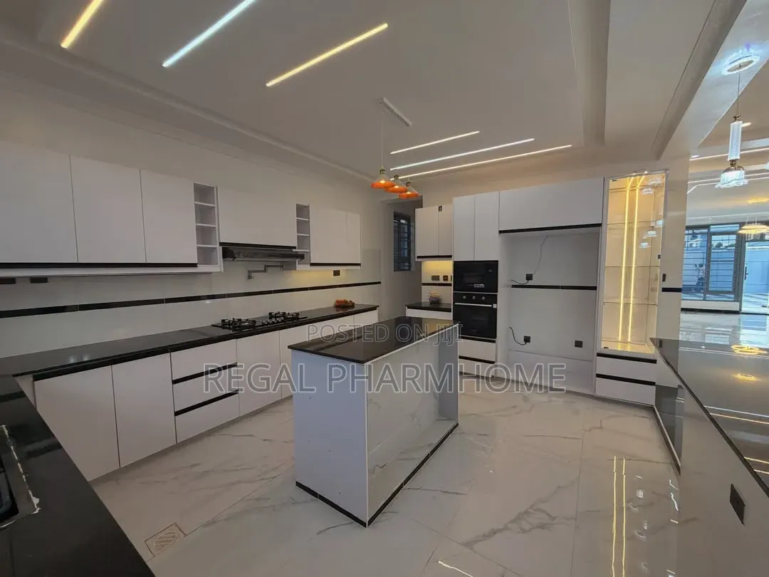 5bdrm Duplex in Kyanja, Central Division for sale