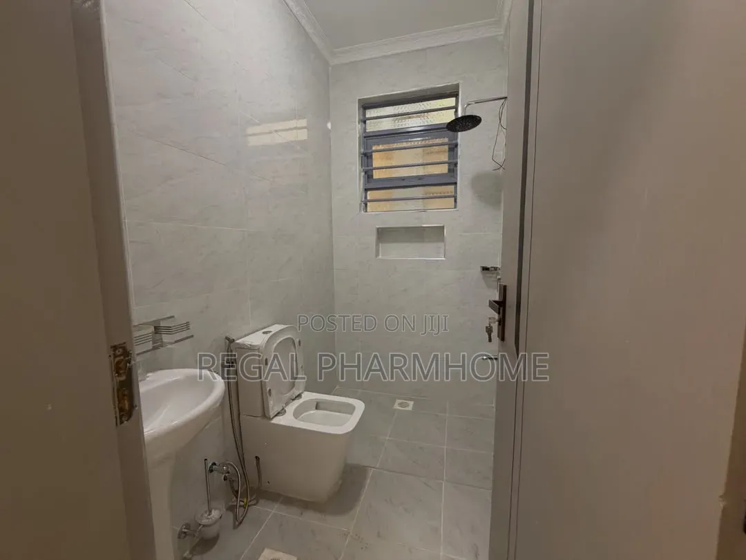 5bdrm Duplex in Kyanja, Central Division for sale